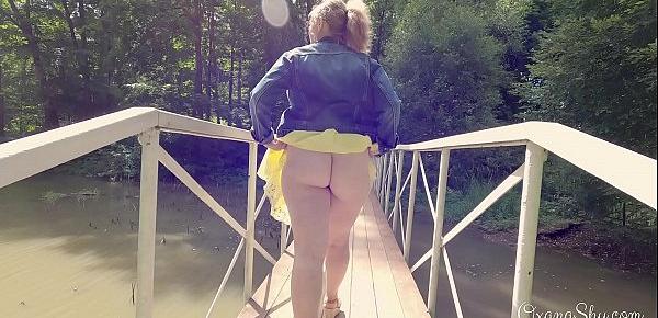 Buttpluged slut in a nature park